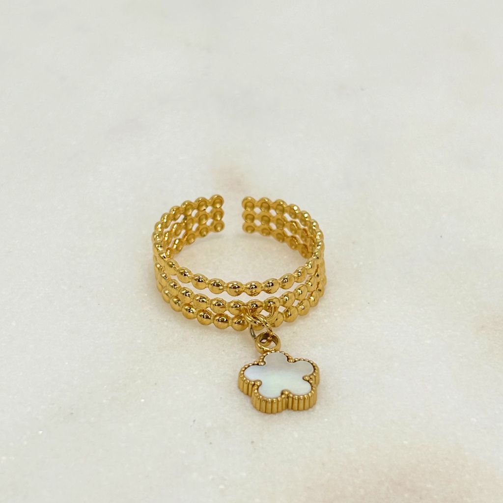 bague en acier inoxydable avec une fleur