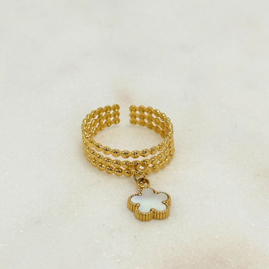 bague en acier inoxydable avec une fleur 