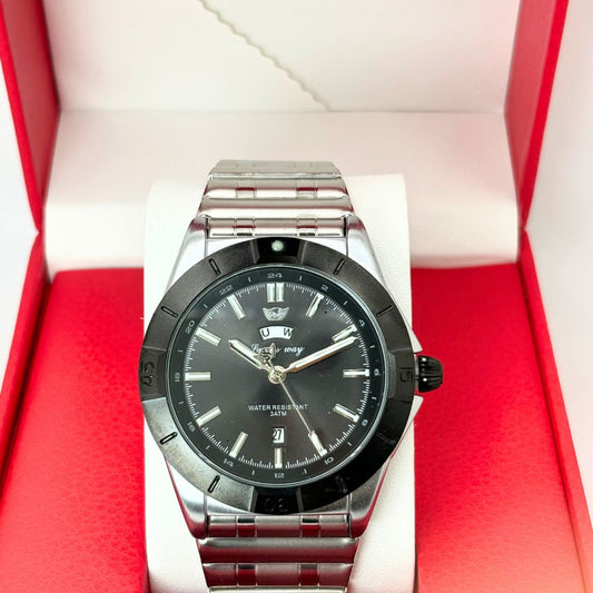 montre pour homme noir avec bracelet argentée   